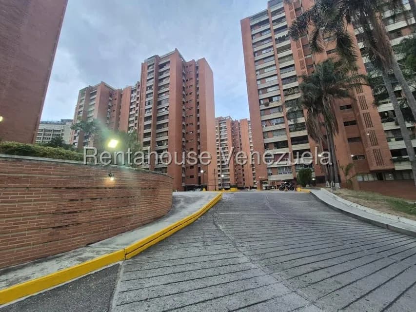 Apartamento (1 Nivel) en Alquiler en Prados del Este, Distrito Metropolitano