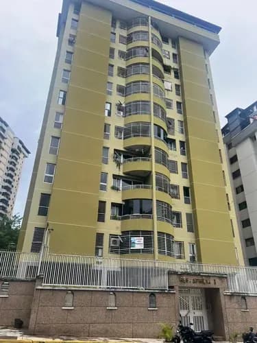 Gf Se Vende De Oportunidad Amplio Apartamento En Un Lugar Con Clima De Montaña. Urb Lomas Del Ávila, Caracas