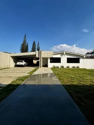 Josseyris Jimenez Vende Casa En Colinas De Guataparo