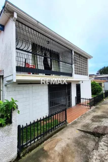 EXCELENTE CASA DOBLE PROPÓSITO - URB. SANTA TERESA