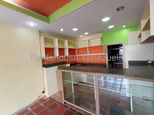 Raíza Suárez Alquila 2 6 1 0 6 3 3 Local Comercial De 26,71 M2 De Construcción, 1 Baño Con Ubicación Estratégica, Alto Tráfico Vehicular Y Peatonal, Almarriera Cabudare