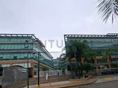 Oficina de 73 m² en el prestigioso Ciudad Center de Boleíta Norte, Caracas.