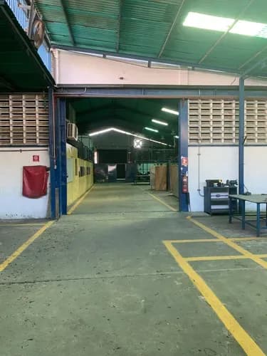 Galpon Zona Industrial La Quizanda A Media Cuadra Del Banco Exterior. 1.500 M2 Todo Techado, Área De Oficina, Tanque De Agua De 30.000 Litro Con Hidroneumático, Comedor Con A/a, Sistema Contra Ince