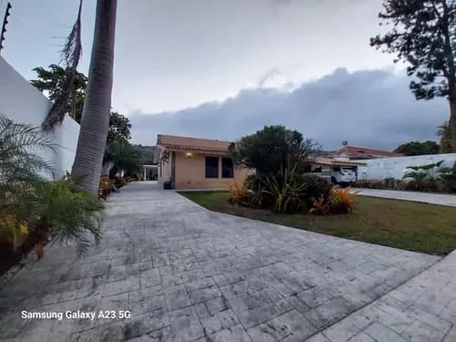 En Venta Amplia Y Hermosa Casa Ubicada En Naguanagua Sector La Entrada Urb. La Entrada Ii