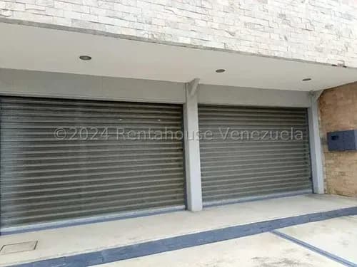 Daniela Linarez Vende Edificio Comercial De 657 M2 Construcción, 2 Plantas A Pie De Calle, Fachada De Vidrio, Tanque Subterráneo De 4000 Mil L, Zona Centro-este Barquisimeto