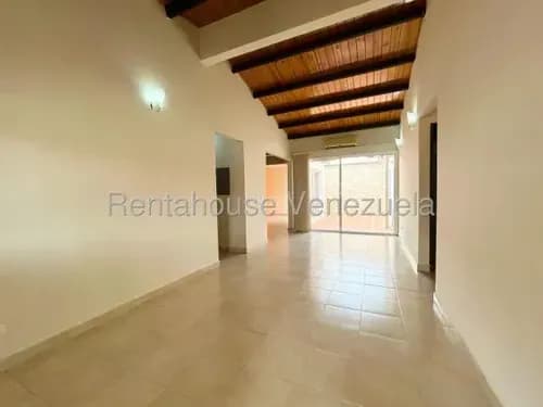 Lcda. Milagros Carrasquel Casa Venta Cabudare Lara Av Ribereña Roca Del Valle Economica Residencial Economico Código Inmobiliaria Rent-a-house 26-16107