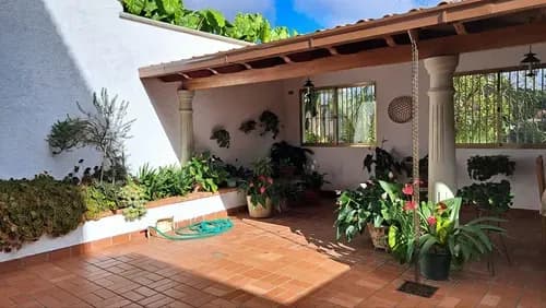 En Venta Hermosa Y Cómoda Casa En Los Castores, Tu Mejor Inversión!