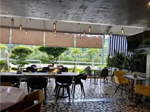 Se Vende Fondo De Comercio Centro Comercial Parque Cerro Verde