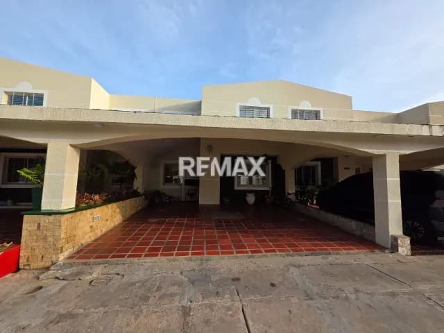 CASA EN ALQUILER TERRAZAS DEL LAGO I MARACAIBO