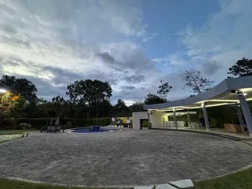Hermanas Mota Venden Townhouse En Residencias Casa Verde San Diego