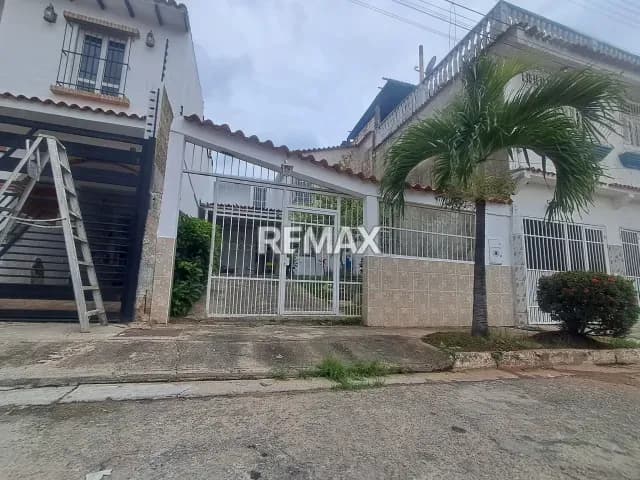 Venta de casa 2 niveles la esmeralda sam diego