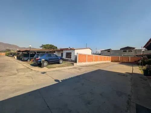 Casa Valle De Oro. Obra Blanca - San Diego 250 Mt2 2 Habitaciones 2 Baños. Estacionamiento: 2 Puestos Condiciones De Venta: Precio: $65.000. Negociable Estatus: Listo Para Firmar