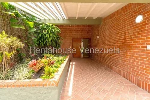 Lagunita Country Club ! Venta Preciosa Y Moderna Casa, 3.000 M2 Terreno, 538 M2 Const, 4 Hab, 5 Baños, 5 Pe, Family, Áreas Sociales Con Terraza, Parrillera Y Jardínes. Calle Cerrada, Vigilancia 24/7 !
