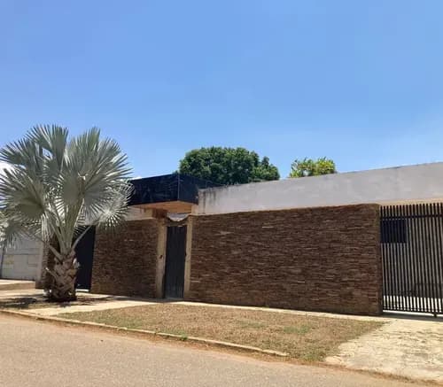 Casa Con Patio En Valencia Urbanización Guaparo En Calle Cerrada Vende Dayanna Vasquez