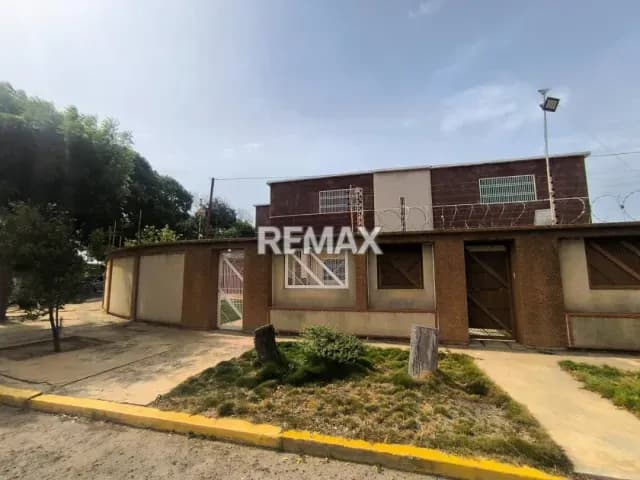 CASA EN VENTA URBANIZACIÓN IRAMA