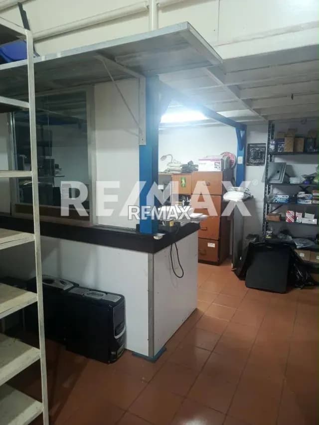 Local comercial en alquiler ideal para venta de repuestos y autoperiquitos - Sector El Palito, Acarigua.