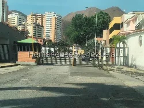 Nereida Lebrum Alquila Tonwhouse En Calle Privada. Cod. #26-13734 Solo Cliente Directo