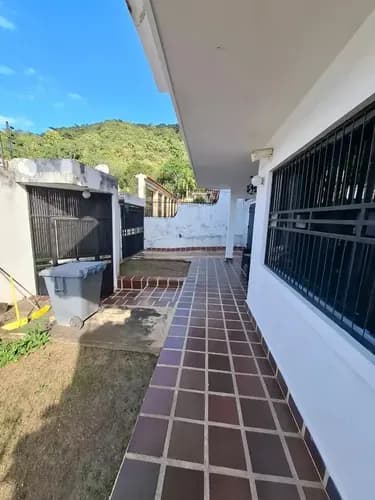 Casa Súper Conservada En Venta En Trigal Norte, Calle Cerrada - Atm
