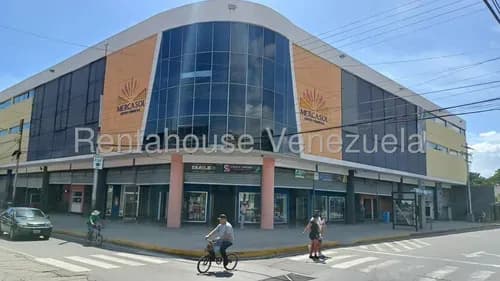 Alquiler Local Comercial Con Mezanina En Guacara - Centro (#25-15400) De Almacenamiento Listo Para Su Uso, Ubicado En Esquina Dentro Del Centro Comercial. Solo Clientes