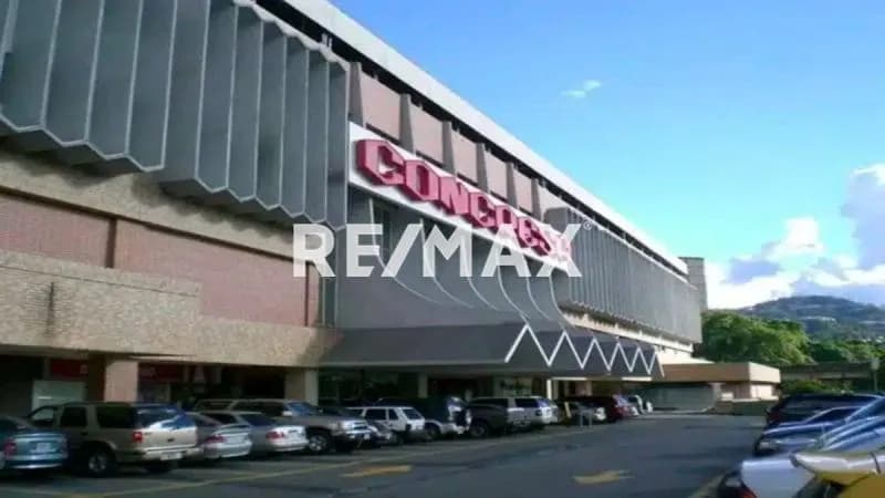 Oficina en Venta | en esquina - Centro Comercial Concresa , Prados del Este