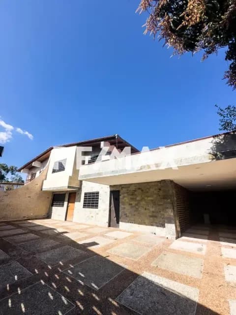 CASA EN VENTA LOMAS DE LA TRINIDAD