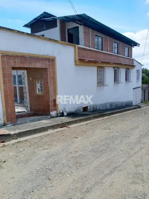 VENTA DE CASA EN LA URBANIZACIÓN GRAN CHAPARRAL