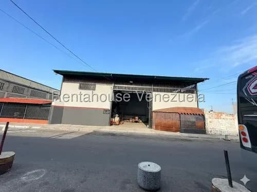 Venta Galpón Funcional Con Mezzanina Y Luz Trifásica En Centro Barquisimeto,lara Asesora Mehilyn Perez