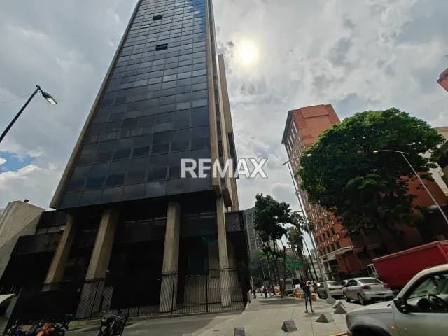Alquiler de oficina en plaza Venezuela cerca torre Banvenez