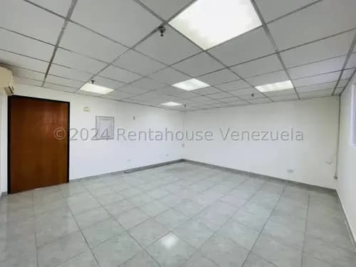Jip 25-15952. Rent-a-house Alquila Oficina Comercial De 31.75 Mts2, Hermosa Vista Panorámica, Aire Acondicionado, Planta Eléctrica, Conectada A Pozo Y Vigilancia Privada. Torre Sindoni, Maracay