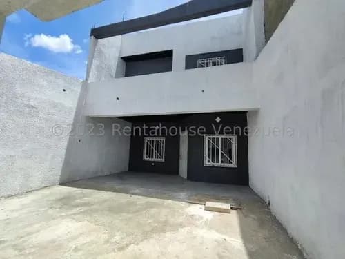 Jip 25-15298. Venta De Inmueble A Estrenar En Obra Limpia, Ideal Para Casa O Comercial, De 3 Niveles, Iluminacion Natural, Suministro De Agua, Luz Trifasica, Con Terraza. La Victoria