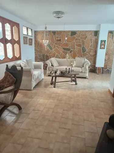 Vendo Casa En Colinas De Vista Alegre Con Jardín Y Área De Parrillada Ggcd