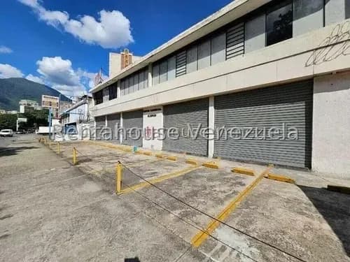 Centro Comercial En Venta En Bello Monte, Conformado Por Varios Locales Comerciales, Más De 20 Puestos De Estacionamiento, Muy Céntrico, Ideal Para Desarrollar Cualquier Actividad . Yr 25-7061