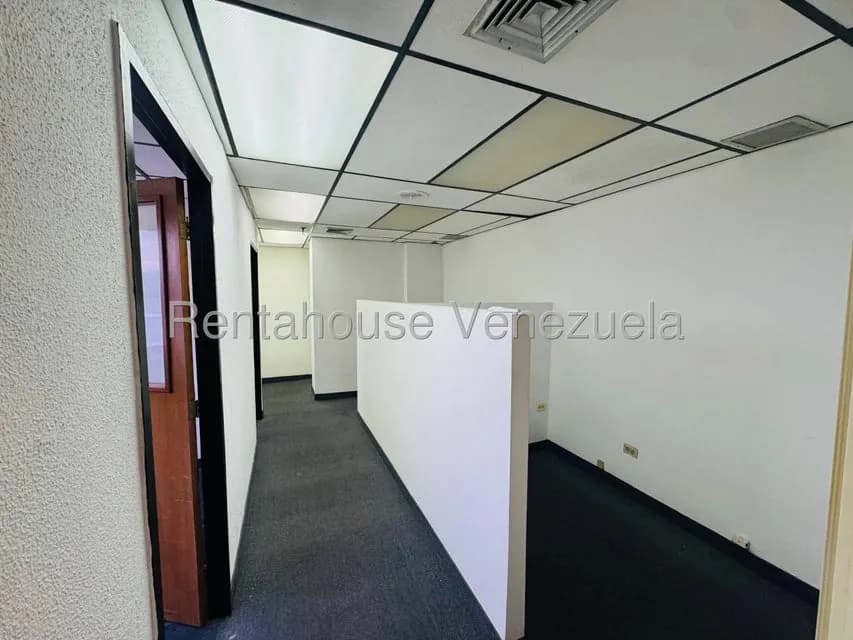 Comercial (Oficina) en Alquiler en Los Dos Caminos, Distrito Metropolitano