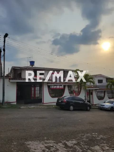 Casa en venta en la Avenida España a pie de calle, diagonal al antiguo bingo Flamingo