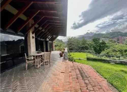 Vendo Casa 800m2 4h/4b/10p Cerro Verde