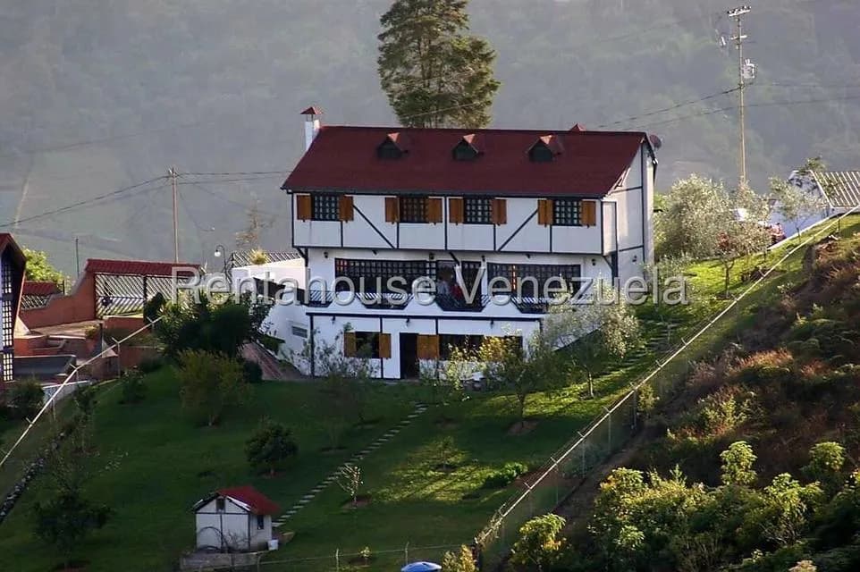 Casa (Multipes Niveles) en Venta en La Colonia Tovar, Aragua