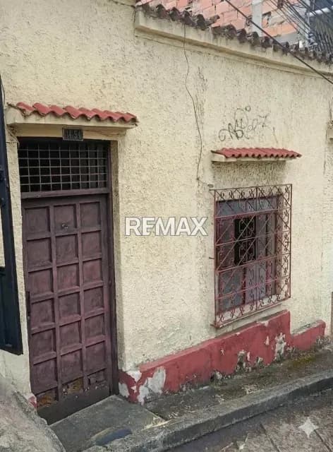 vende propiedad de construcción tradicional, ideal para remodelar a su gusto o para un nuevo proyecto, ubicada estratégicamente en la Calle 9, entre Carreras 15 y 16. sector barrio obrero
