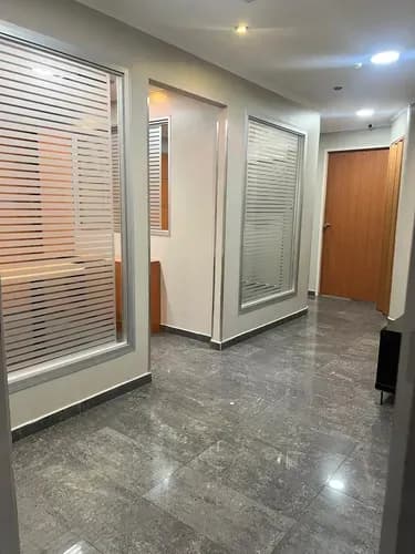 En Venta: Exclusiva Y Moderna Oficina Comercial Completamente Lista Para Ocupar Centro Empresarial Talislandia, El Viñedo Ne-ske
