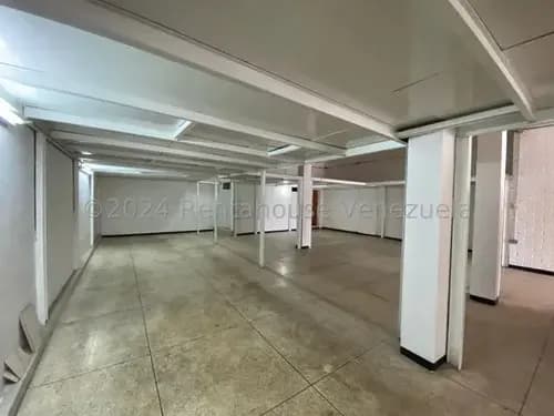 Daniela Linarez Alquila Local Comercial A Pie De Calle Con Mezzanina, 2 Baños, Ubicado En El Centro De Barquisimeto