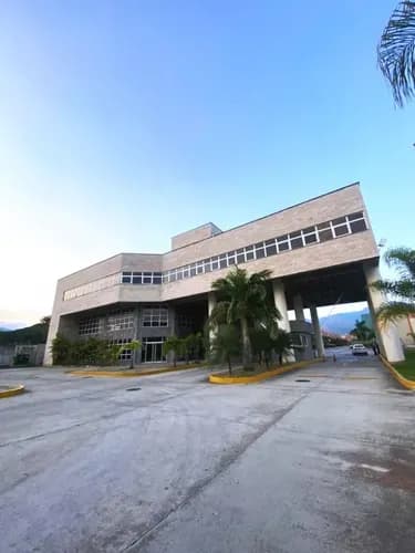 Marina Alquila Galpon # 8 En El Centro Empresarial Del Norte, Urb El Manantial Naguanagua. PLG-151 (sólo Clientes)