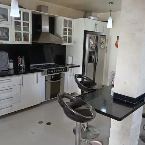 Estela Montilla Vende Amplio Town House De Esquina En Naguanagua