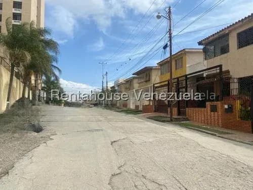 En Venta Excelente Terreno En El Triangulo Del Este, Yolmar Mendoza, Con Gran Potencial Para Uso Comercial O Residencial.