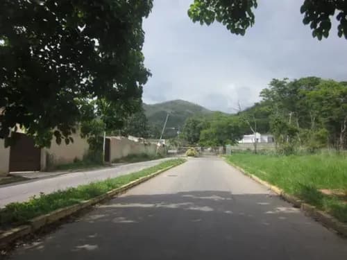 Marina Vende Terreno Ubicado En Colinas De Guataparo, Valecia Edo. Carabobo. Plt-330 (sólo Clientes)