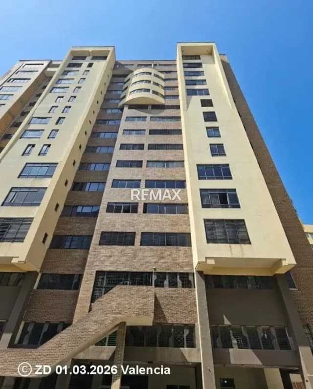 ALQUILO HERMOSO APARTAMENTO EQUIPADO EN PISO ALTO LISTO