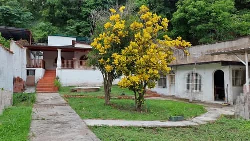 Amplia Casa En Venta En Sector Las Mayas