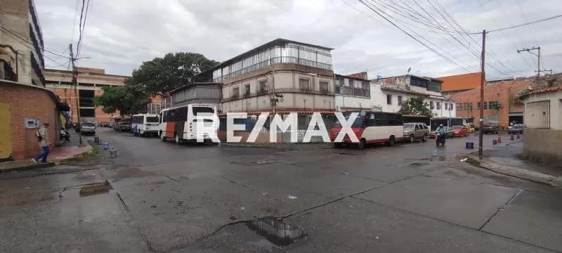 CASA EN VENTA - URB EL CEMENTERIO