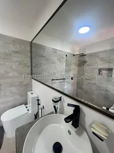 Apartamento En Venta, La Boyera. Vigilancia Privada 24/7, Remodelado. Mo 26-19414
