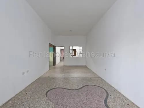 Ideal Para Familias Numerosas O Quienes Buscan La Comodidad De Amplios Ambientes. Metraje: 619.45 M2 De Terreno Y Construcción. Distribución: 5 Amplios Dormitorios Perfectos Para El Descanso.