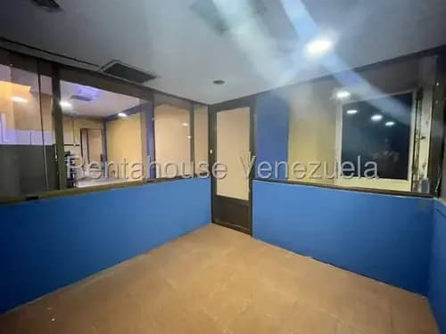 Daniela Linarez Alquila Local Comercial De 120mts Con Área Para Caja Con Bóveda, Deposito, 2 Oficinas, 2 Baños, Tanque De Agua, Cámaras De Seguridad En El Centro Este De Barquisimeto