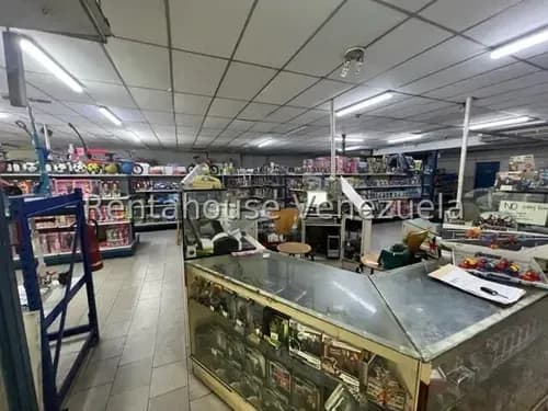 Yb Se Ofrece En Alquiler Amplio Local En Los Chaguaramos #25-8057